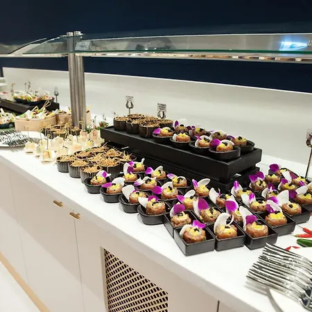 Aiden By Western Hotel 3*