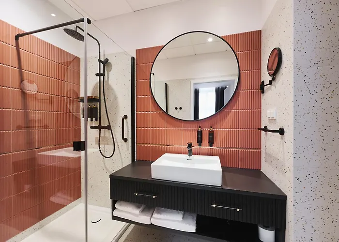 Aiden By Western Hotel