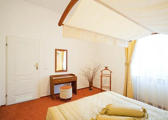 Aiden By Western Hotel